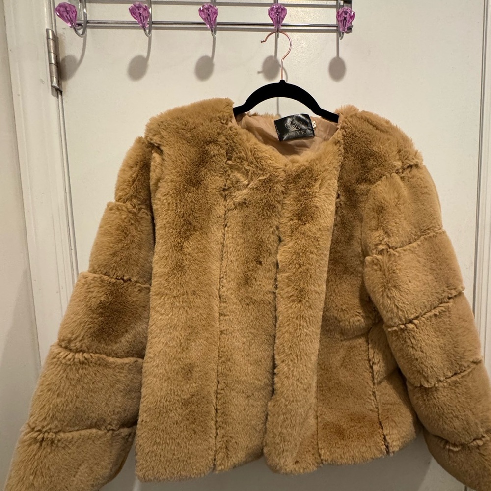 Beautiful jacket - Picture 2 of 7
